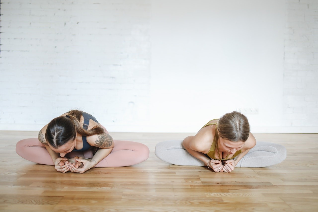 Ventajas Y Beneficios De Practicar Yoga En Pareja Vikika Blog
