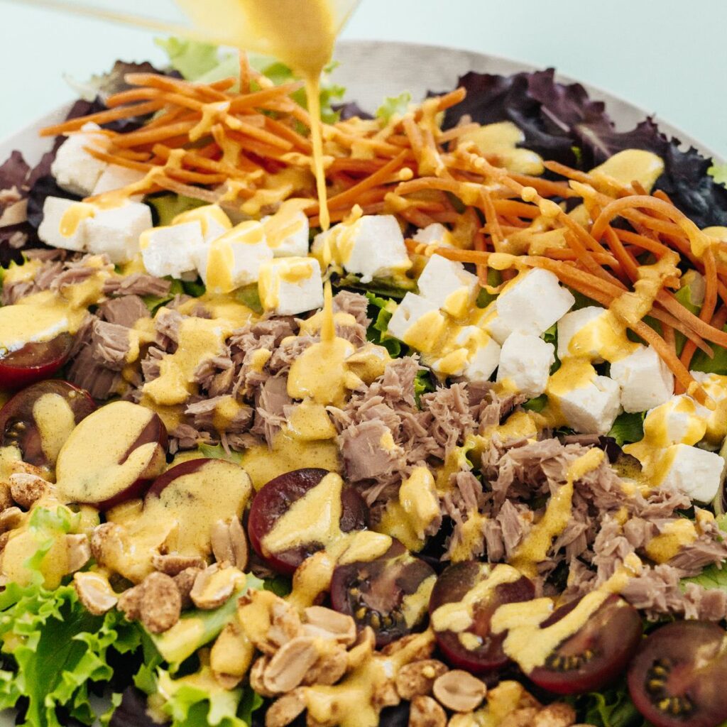 ensalada con salsas fit