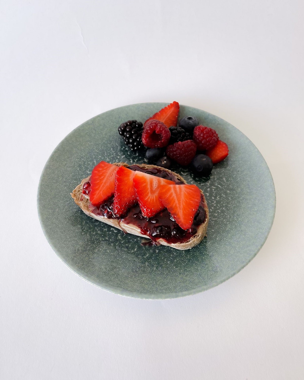 Tosta de frutos rojos