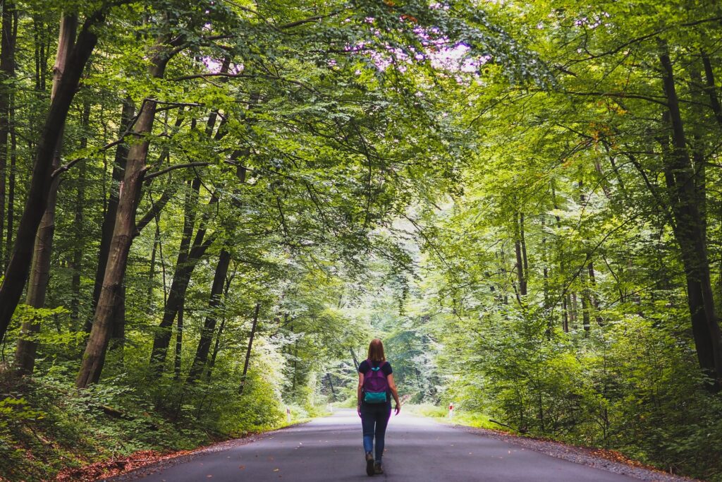 pasear por la naturaleza