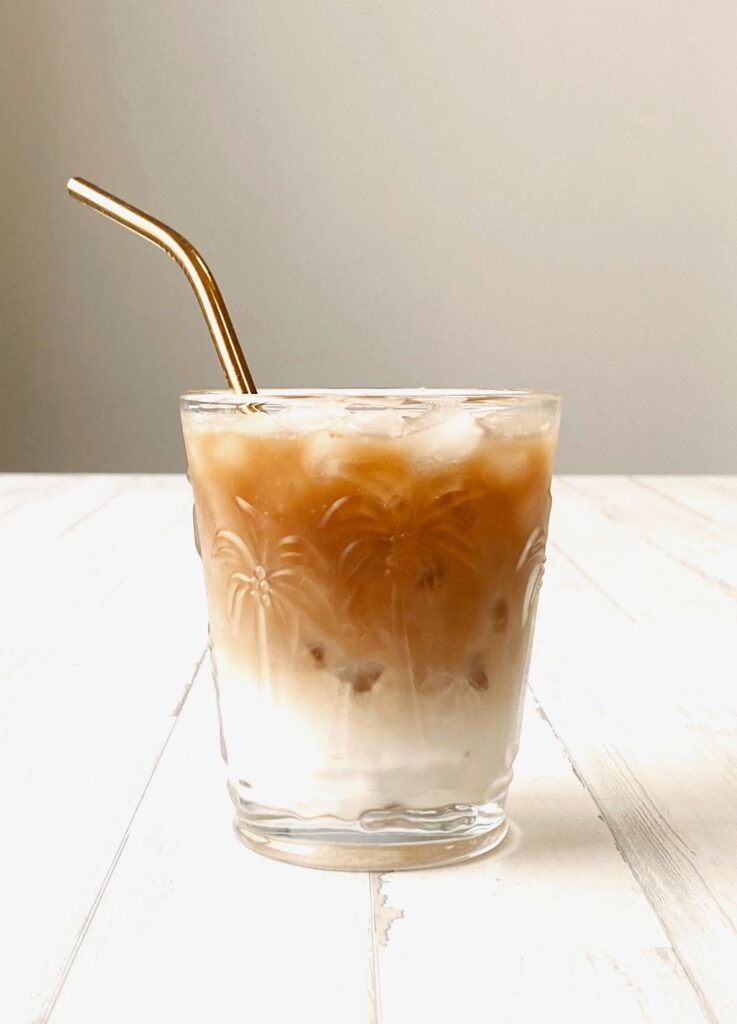 café frappé con canela
